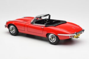Jaguar E-Type Roadster Series III V12 Rojo AUTOart 1:18 73523 Metal - imagen 7 de 8