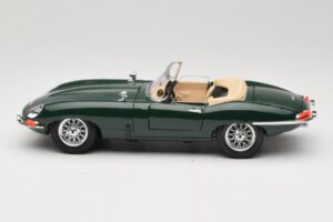 Jaguar E-Type Series 1 Roadster Verde Bburago 1:18 3016-M1 Metal - imagen 4 de 8