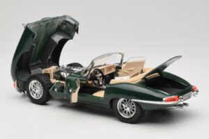 Jaguar E-Type Series 1 Roadster Verde Bburago 1:18 3016-M1 Metal - imagen 5 de 8