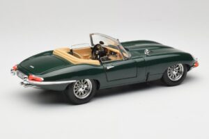 Jaguar E-Type Series 1 Roadster Verde Bburago 1:18 3018-M5 Metal - imagen 3 de 8