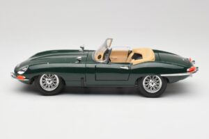 Jaguar E-Type Series 1 Roadster Verde Bburago 1:18 3018-M5 Metal - imagen 4 de 8