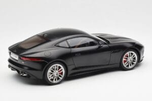 Jaguar F-Type R X152 Negro Mate AUTOart 1:18 73652 Compuesto - imagen 3 de 8