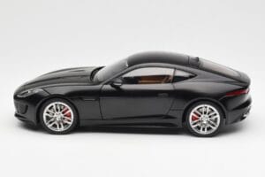 Jaguar F-Type R X152 Negro Mate AUTOart 1:18 73652 Compuesto - imagen 4 de 8