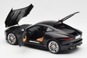 Jaguar F-Type R X152 Negro Mate AUTOart 1:18 73652 Compuesto - imagen 5 de 8
