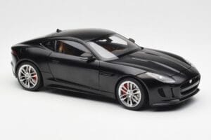 Jaguar F-Type R X152 Negro Mate AUTOart 1:18 73652 Compuesto - imagen 6 de 8