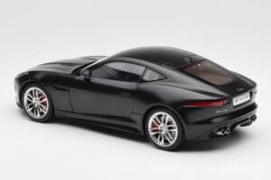 Jaguar F-Type R X152 Negro Mate AUTOart 1:18 73652 Compuesto - imagen 7 de 8