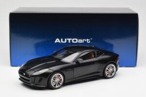 Jaguar F-Type R X152 Negro Mate AUTOart 1:18 73652 Compuesto - imagen 8 de 8