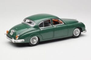 Jaguar Mark II British Racing Verde & Interior Azul Maisto 1:18 59001 Metal - imagen 3 de 8