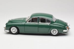 Jaguar Mark II British Racing Verde & Interior Azul Maisto 1:18 59001 Metal - imagen 4 de 8