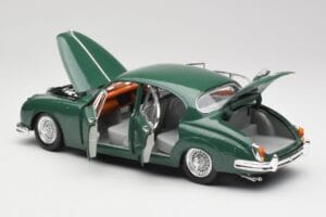 Jaguar Mark II British Racing Verde & Interior Azul Maisto 1:18 59001 Metal - imagen 5 de 8