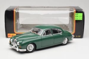 Jaguar Mark II British Racing Verde & Interior Azul Maisto 1:18 59001 Metal - imagen 8 de 8