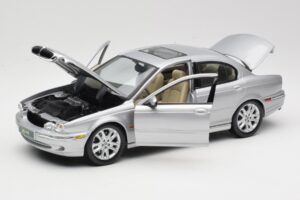 Jaguar X-Type Plata Maisto 1:18 7271328 Metal - imagen 2 de 8