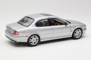 Jaguar X-Type Plata Maisto 1:18 7271328 Metal - imagen 3 de 8