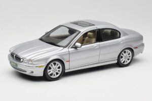 Jaguar X-Type Plata Maisto 1:18 7271328 Metal