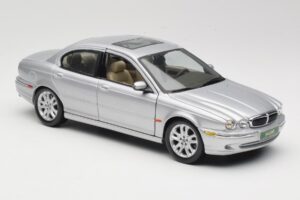 Jaguar X-Type Plata Maisto 1:18 7271328 Metal - imagen 6 de 8