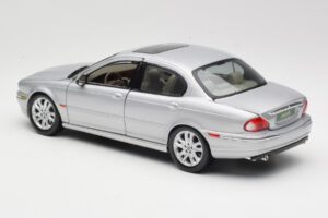 Jaguar X-Type Plata Maisto 1:18 7271328 Metal - imagen 7 de 8
