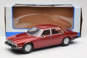 Jaguar XJ Series III Metallic Dark Red MCG 1:18 MCG18176 Metal - imagen 6 de 6