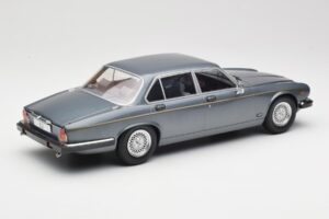 Jaguar XJ Series III Metallic Grey MCG 1:18 MCG18177 Metal - imagen 2 de 6
