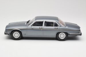 Jaguar XJ Series III Metallic Grey MCG 1:18 MCG18177 Metal - imagen 3 de 6