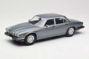 Jaguar XJ Series III Metallic Grey MCG 1:18 MCG18177 Metal