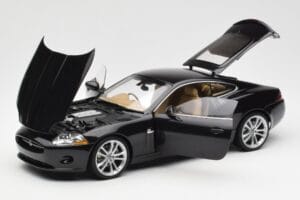 Jaguar XK-R X150 Midnight Negro AUTOart 1:18 73632 Metal - imagen 2 de 8