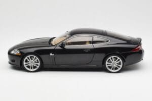 Jaguar XK-R X150 Midnight Negro AUTOart 1:18 73632 Metal - imagen 4 de 8