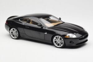 Jaguar XK-R X150 Midnight Negro AUTOart 1:18 73632 Metal - imagen 6 de 8