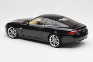 Jaguar XK-R X150 Midnight Negro AUTOart 1:18 73632 Metal - imagen 7 de 8
