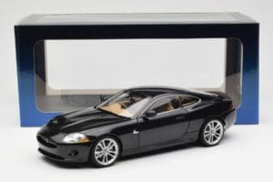 Jaguar XK-R X150 Midnight Negro AUTOart 1:18 73632 Metal - imagen 8 de 8