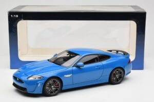 Jaguar XKR-S X150 French Racing Azul AUTOart 1:18 73641 Metal - imagen 8 de 8