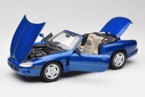 Jaguar XK8 X100 Descapotable Azure Azul Maisto 1:18 50286 Metal - imagen 2 de 8