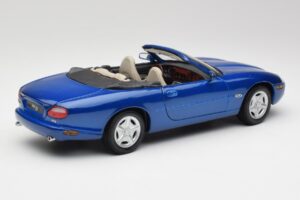Jaguar XK8 X100 Descapotable Azure Azul Maisto 1:18 50286 Metal - imagen 3 de 8
