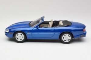 Jaguar XK8 X100 Descapotable Azure Azul Maisto 1:18 50286 Metal - imagen 4 de 8