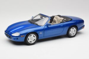 Jaguar XK8 X100 Descapotable Azure Azul Maisto 1:18 50286 Metal