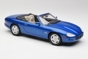 Jaguar XK8 X100 Descapotable Azure Azul Maisto 1:18 50286 Metal - imagen 6 de 8
