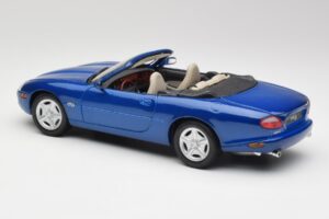 Jaguar XK8 X100 Descapotable Azure Azul Maisto 1:18 50286 Metal - imagen 7 de 8