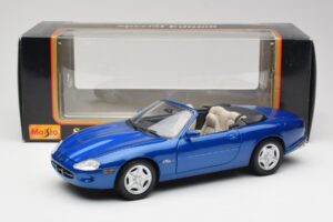 Jaguar XK8 X100 Descapotable Azure Azul Maisto 1:18 50286 Metal - imagen 8 de 8