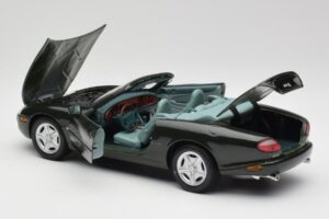 Jaguar XK8 X100 Descapotable British Racing Verde Maisto 1:18 50285 Metal - imagen 5 de 8