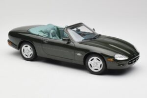 Jaguar XK8 X100 Descapotable British Racing Verde Maisto 1:18 50285 Metal - imagen 6 de 8