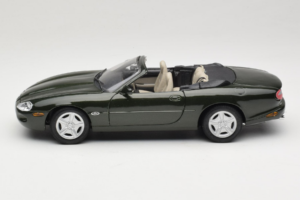 Jaguar XK8 Green Metallic Gris Claro Interior Maisto 1:18 31836 Metal - imagen 4 de 8