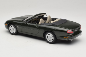 Jaguar XK8 Green Metallic Gris Claro Interior Maisto 1:18 31836 Metal - imagen 7 de 8