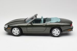 Jaguar XKR X100 Descapotable Verde Maisto 1:18 37800-M1 Metal - imagen 4 de 8
