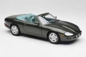 Jaguar XKR X100 Descapotable Verde Maisto 1:18 37800-M1 Metal - imagen 6 de 8