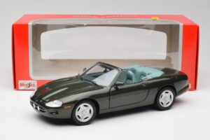 Jaguar XKR X100 Descapotable Verde Maisto 1:18 37800-M1 Metal - imagen 8 de 8