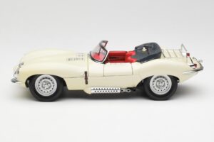 Jaguar XKSS Crema AUTOart 1:18 73512 Metal - imagen 4 de 8