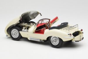 Jaguar XKSS Crema AUTOart 1:18 73512 Metal - imagen 5 de 8