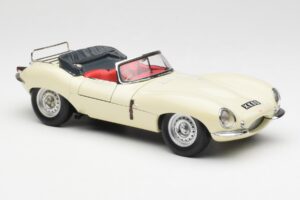 Jaguar XKSS Crema AUTOart 1:18 73512 Metal - imagen 6 de 8