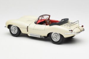 Jaguar XKSS Crema AUTOart 1:18 73512 Metal - imagen 7 de 8