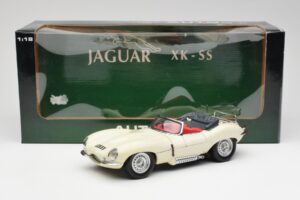 Jaguar XKSS Crema AUTOart 1:18 73512 Metal - imagen 8 de 8