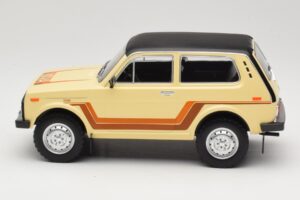 Lada Niva 2121 California Beige MCG 1:18 MCG18004 Metal - imagen 3 de 6